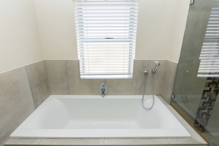 5 Bedroom Property for Sale in Paradise Beach Western Cape